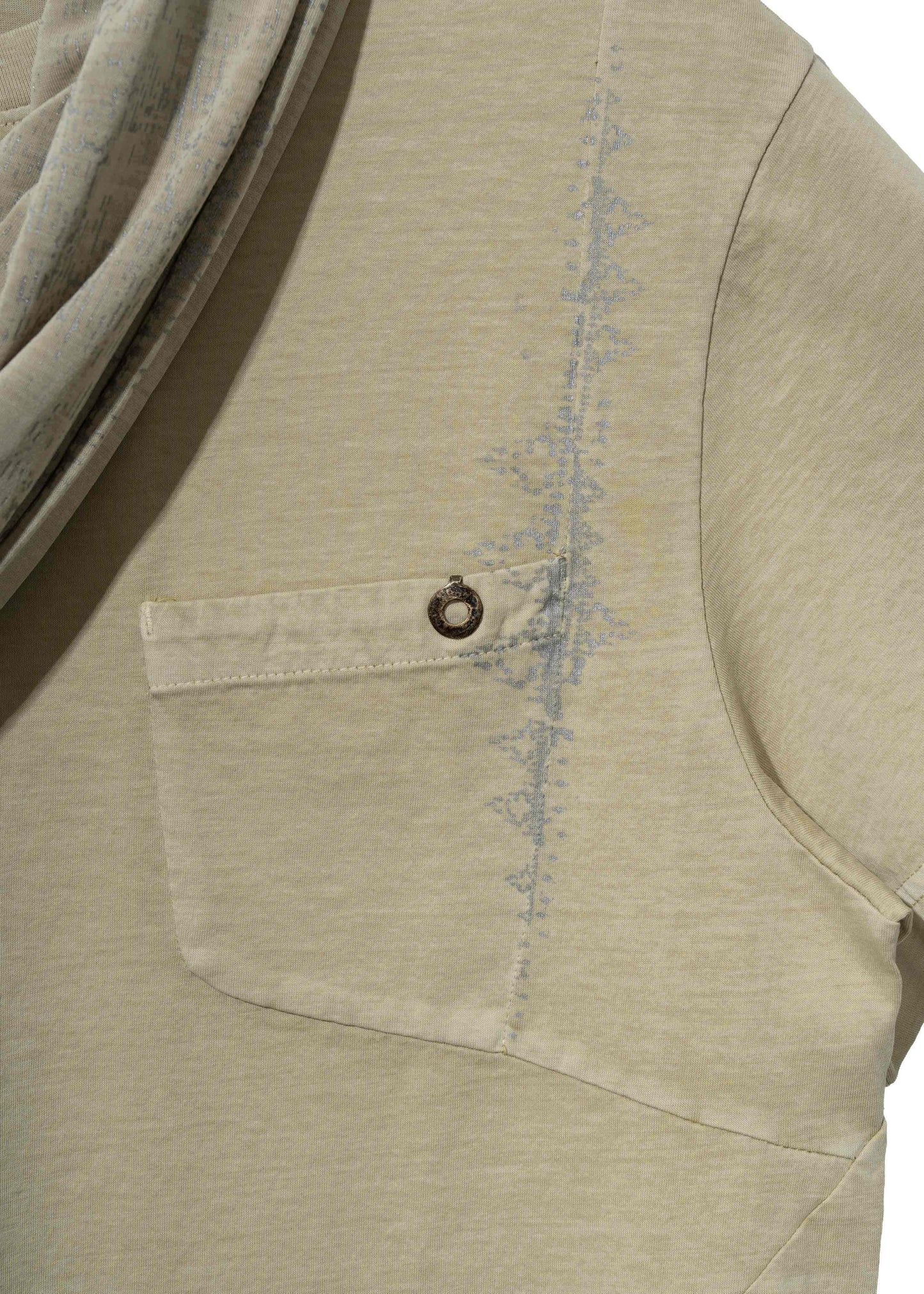 Basic T-shirt w/ Graphic Scarf